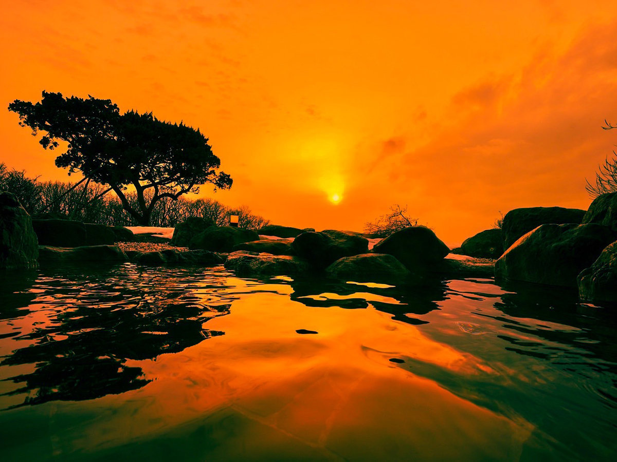 広大な太平洋に沈む夕陽 を展望しながら 露天風呂 最高の癒しになります。